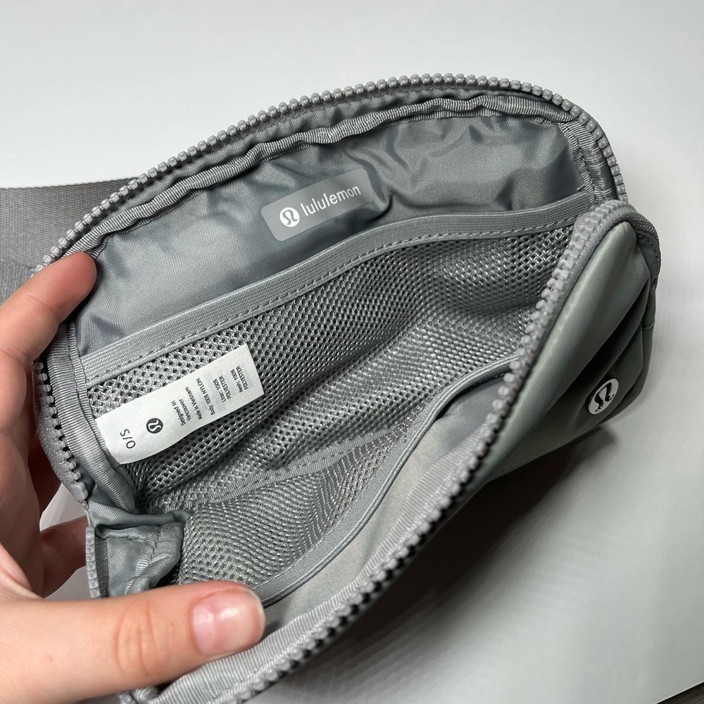 Lululemon Silver Drop Belt Bag NWT - Picture 8 of 9